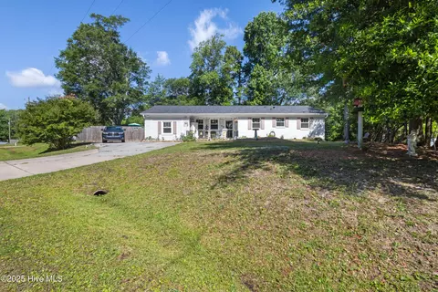 302 Richelieu Rd, Wilmington, NC 28412
