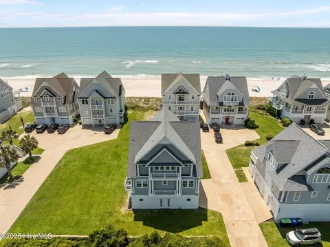 4340 Island Dr, North Topsail Beach, NC 28460