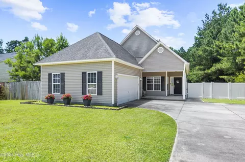 110 Whiteleaf Dr, Jacksonville, NC 28546