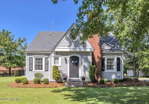 309 N Graham St, Wallace, NC 28466