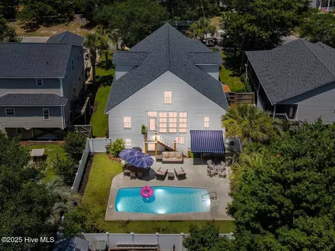 104 NE 27th St, Oak Island, NC 28465