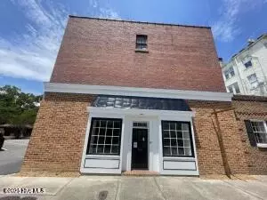 102 W Eden St