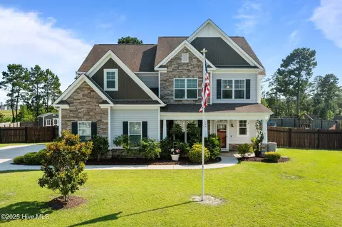 304 Arrington Ct, Hubert, NC 28539