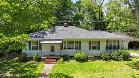 306 W Simmons Ave, Williamston, NC 27892