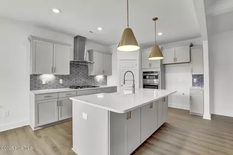Kitchen - 174 Planters Walk, Hampstead, NC 28443 photo 1 of 4