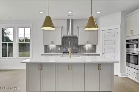 Kitchen - 174 Planters Walk, Hampstead, NC 28443 photo 4 of 4