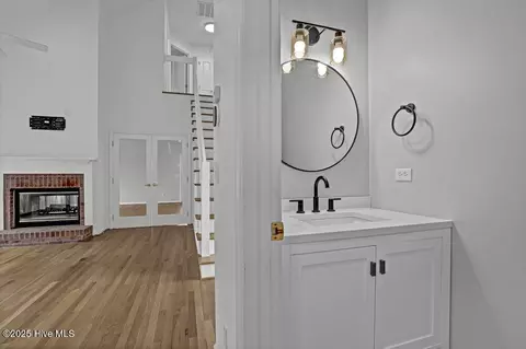 Entry Way - 108 Sound View Dr, Hampstead, NC 28443 photo 2 of 3