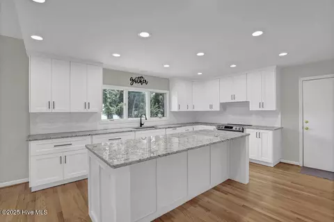 Kitchen - 108 Sound View Dr, Hampstead, NC 28443 photo 2 of 4