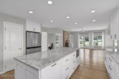 Kitchen - 108 Sound View Dr, Hampstead, NC 28443 photo 4 of 4