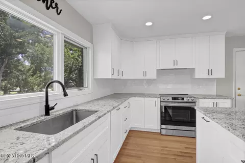Kitchen - 108 Sound View Dr, Hampstead, NC 28443 photo 3 of 4