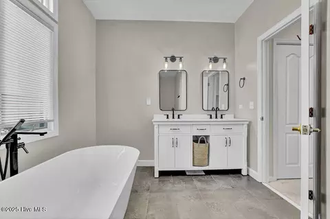 Bath - 108 Sound View Dr, Hampstead, NC 28443 photo 2 of 3