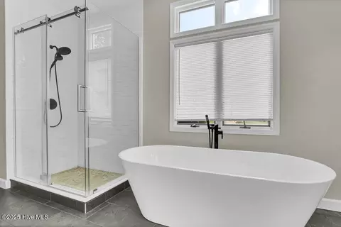 Bath - 108 Sound View Dr, Hampstead, NC 28443 photo 1 of 3