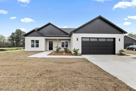 418 Wade Dr, Richlands, NC 28574