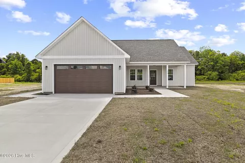 410 Wade Dr, Richlands, NC 28574