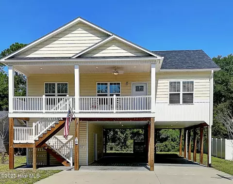 109 SW 17th St, Oak Island, NC 28465