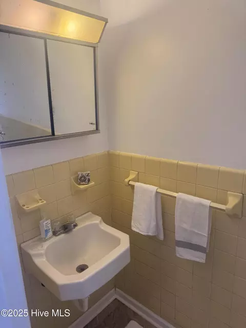Bath - 648 Shell Hill Rd, Sea Level, NC 28577 photo 1 of 8