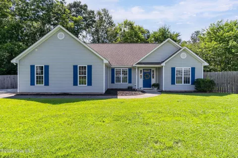 302 Cherry Blossom Ct, Richlands, NC 28574