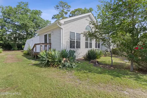 327 NE 54th St, Oak Island, NC 28465