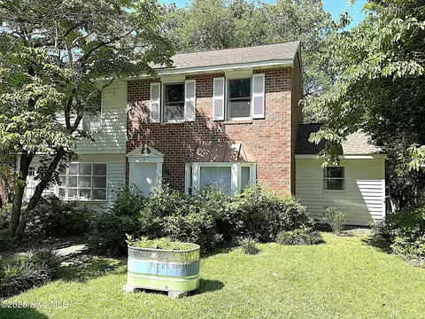 735 N Bennett St #A, Southern Pines, NC 28387