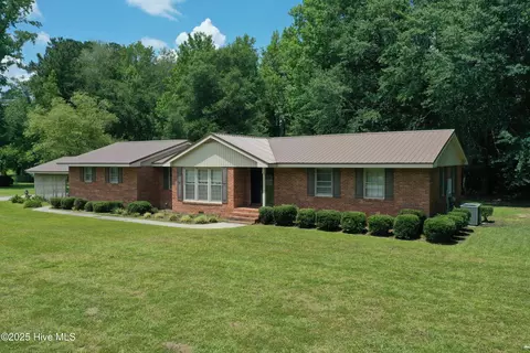 178 Pineland Woods Dr, Whiteville, NC 28472
