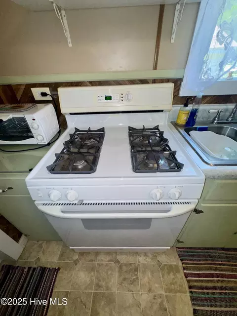 Kitchen - 919 Seashore Dr, Atlantic, NC 28511 photo 3 of 4