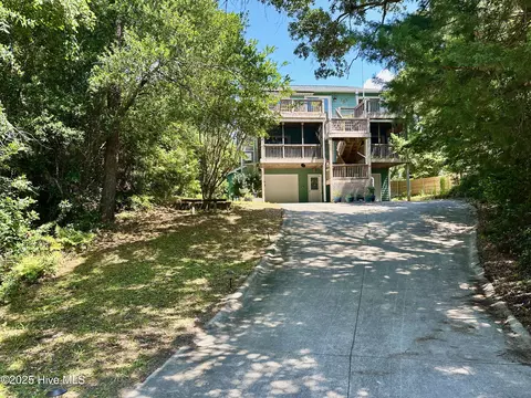 122 Ethel Dr, Emerald Isle, NC 28594