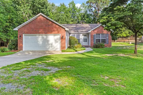 107 Sandspur Ln, West End, NC 27376