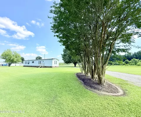 3032 Mobleys Bridge Rd, Grimesland, NC 27837