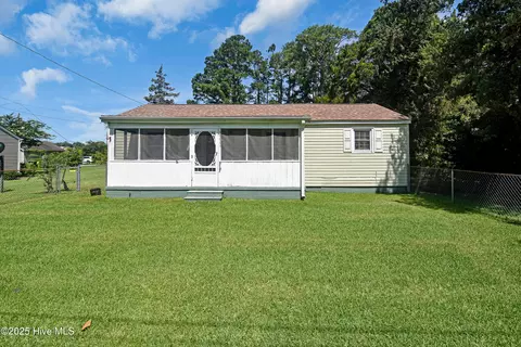 1311 Hazel Ave, New Bern, NC 28560