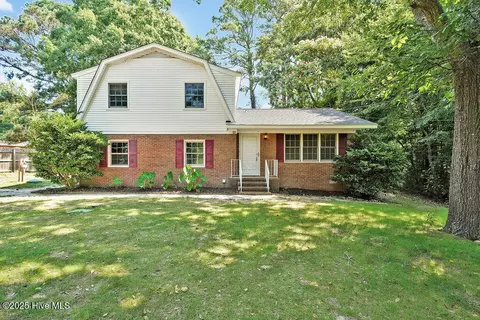 32 Twin Oaks Dr, Castle Hayne, NC 28429