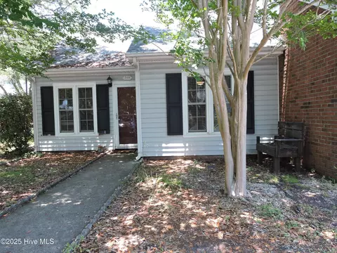 3200 Crystal Oaks Ln #510, Morehead City, NC 28557