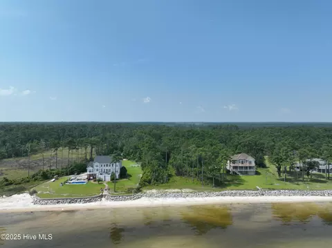 478 Sandy Point Dr, Beaufort, NC 28516