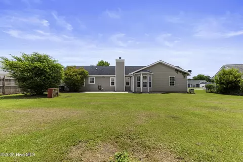 Exterior - 324 Foxridge Ln, Hubert, NC 28539 photo 6 of 8