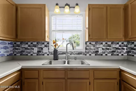 Kitchen - 324 Foxridge Ln, Hubert, NC 28539 photo 5 of 5