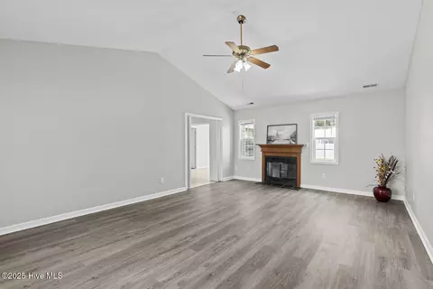 Living - 324 Foxridge Ln, Hubert, NC 28539 photo 1 of 3