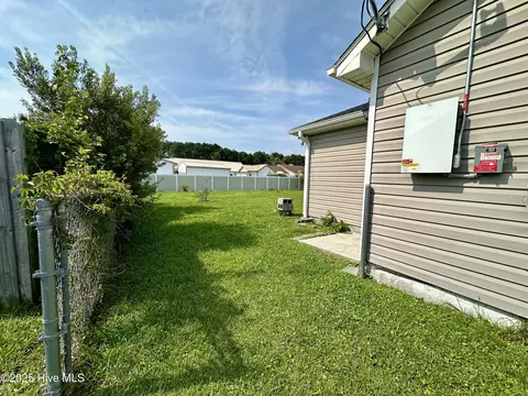 Exterior - 324 Foxridge Ln, Hubert, NC 28539 photo 1 of 8
