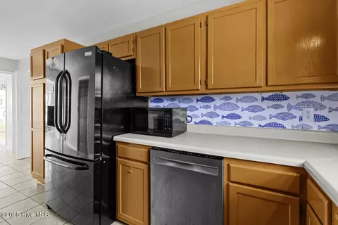 Kitchen - 324 Foxridge Ln, Hubert, NC 28539 photo 3 of 5