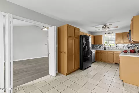 Kitchen - 324 Foxridge Ln, Hubert, NC 28539 photo 1 of 5