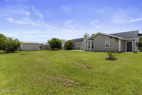 Exterior - 324 Foxridge Ln, Hubert, NC 28539 photo 7 of 8