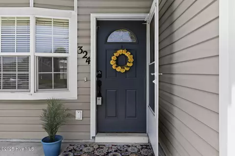 Exterior - 324 Foxridge Ln, Hubert, NC 28539 photo 3 of 8