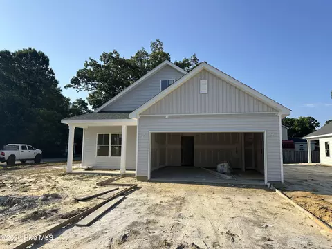 301 W Satchwell St, Burgaw, NC 28425