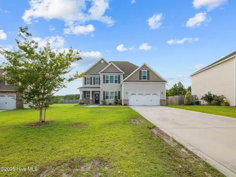 124 Saw Grass Dr, Maple Hill, NC 28454