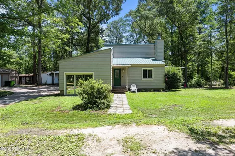 120 Croatan Ln, New Bern, NC 28562
