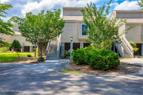 7161 Windward Dr, New Bern, NC 28560