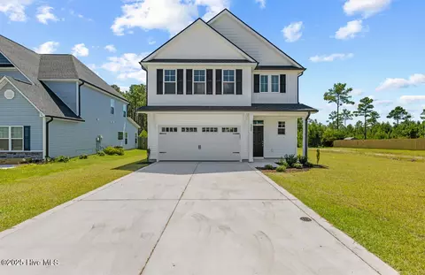609 High Tide Dr, Sneads Ferry, NC 28460