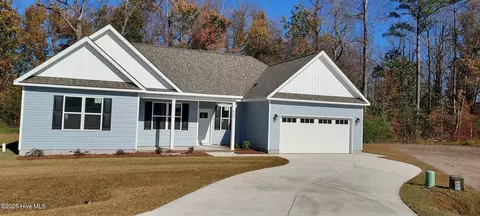 665 Bright Harvest Dr, Maysville, NC 28555
