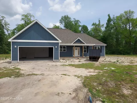 648 Bright Harvest Dr, Maysville, NC 28555