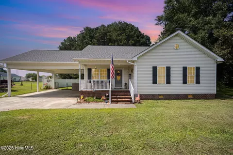 205 Jordan Bluff Dr, Pikeville, NC 27863