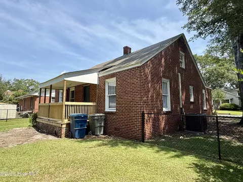 603 E 8th St, Washington, NC 27889 photo 5