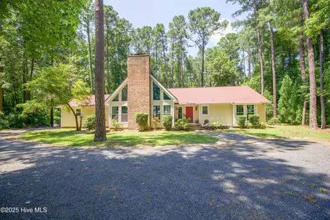 457 Loblolly Dr, Vass, NC 28394